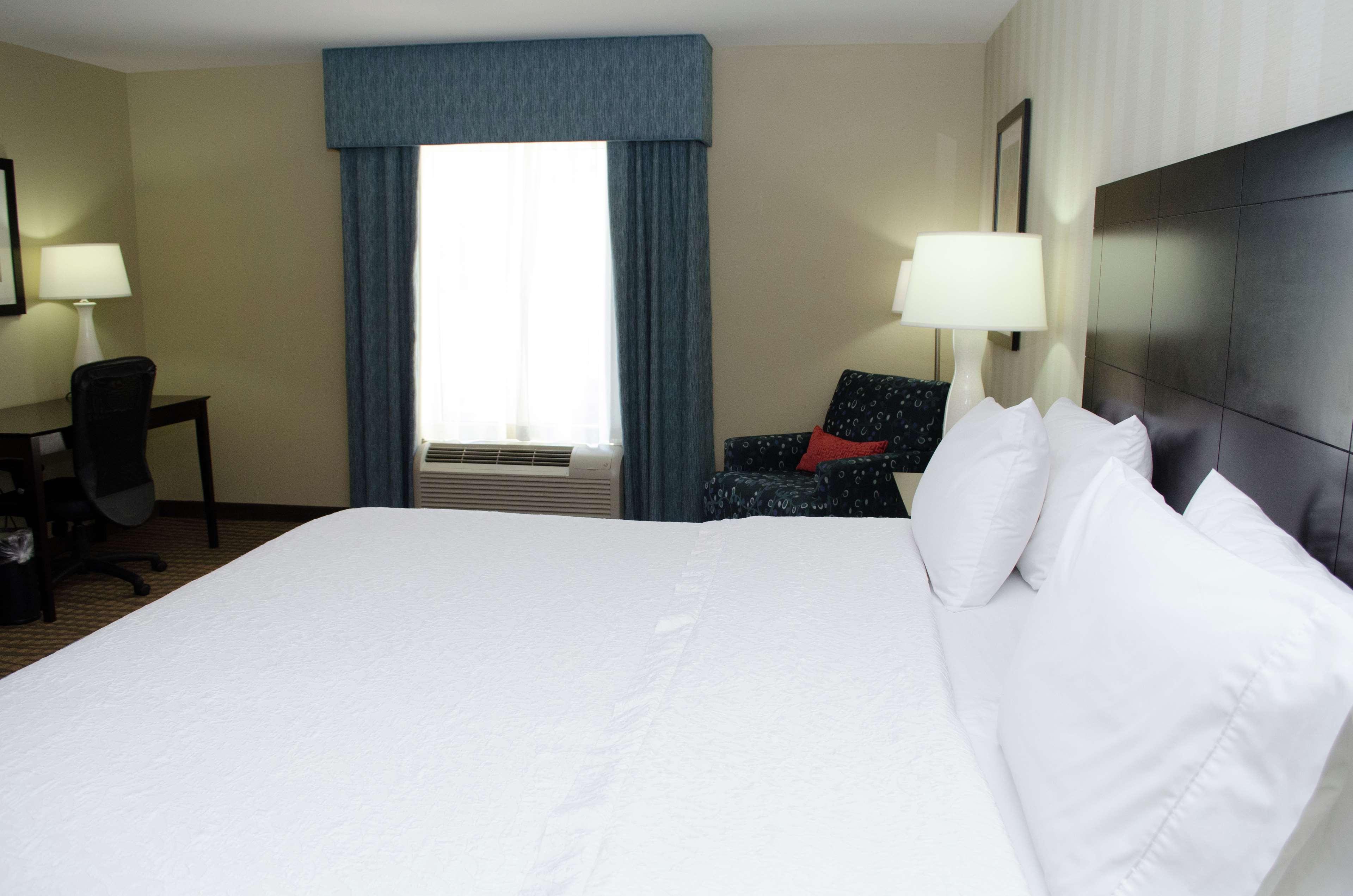 Hampton Inn Thomson Exterior photo